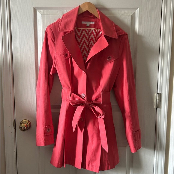 Via Spiga Jackets & Blazers - Via Spiga Womens Spring Midi Length Belted Hooded Trench Coat in Coral Size XL